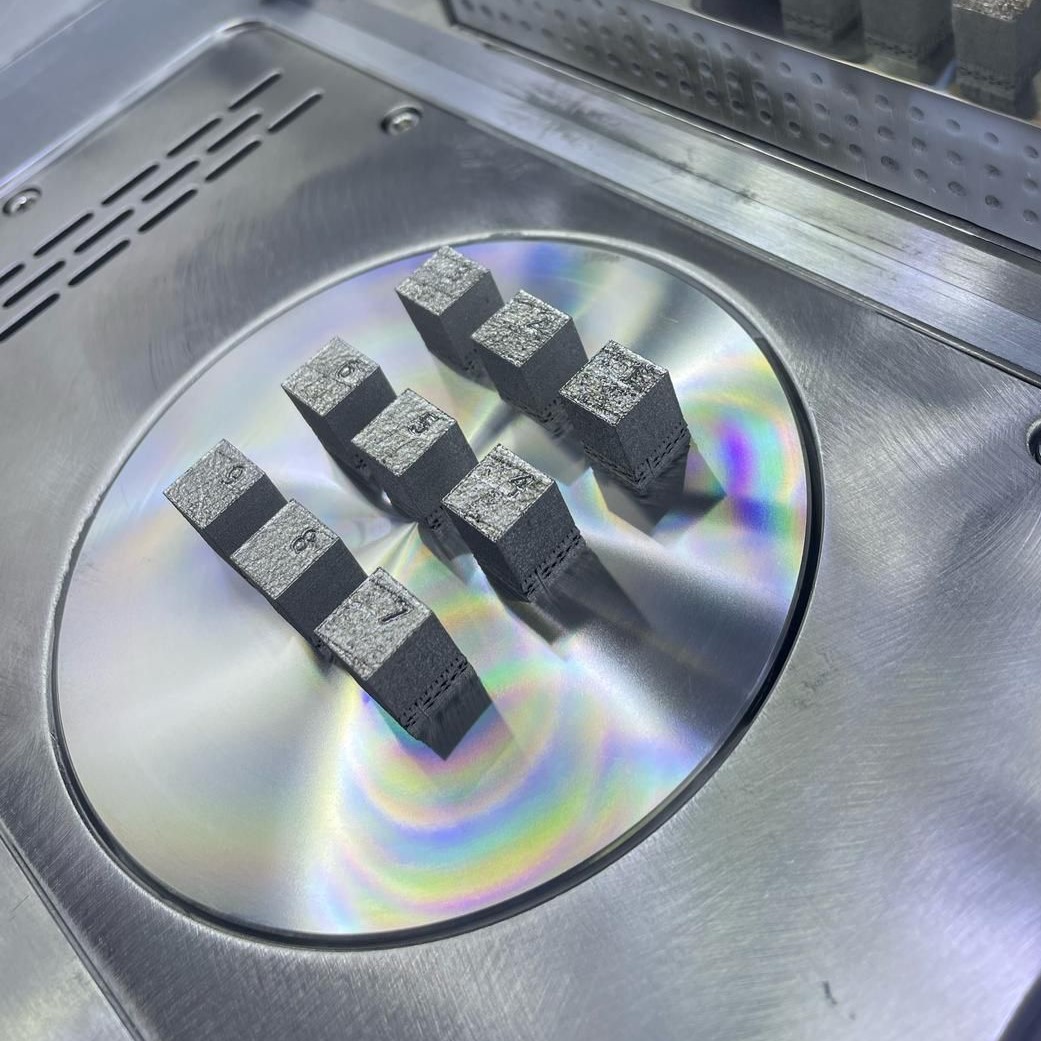 Test cubes nested on an AO Metal build plate